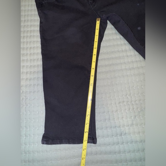 D Jeans Black 3 button mid rise below knee length Jeans. Size 10. GUC - Picture 3 of 7